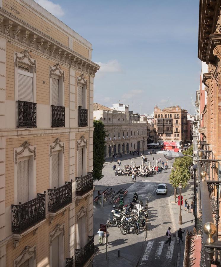 Puerta Catedral Holiday Suites Sevilla Exterior foto