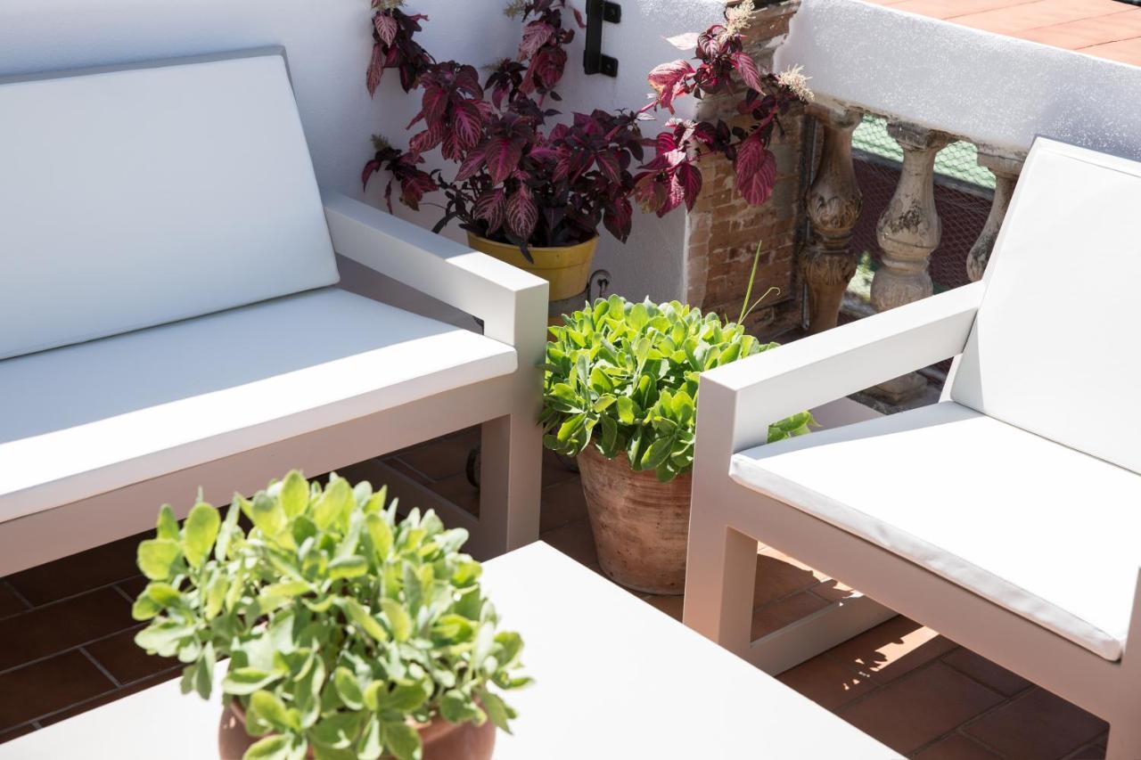 Puerta Catedral Holiday Suites Sevilla Exterior foto