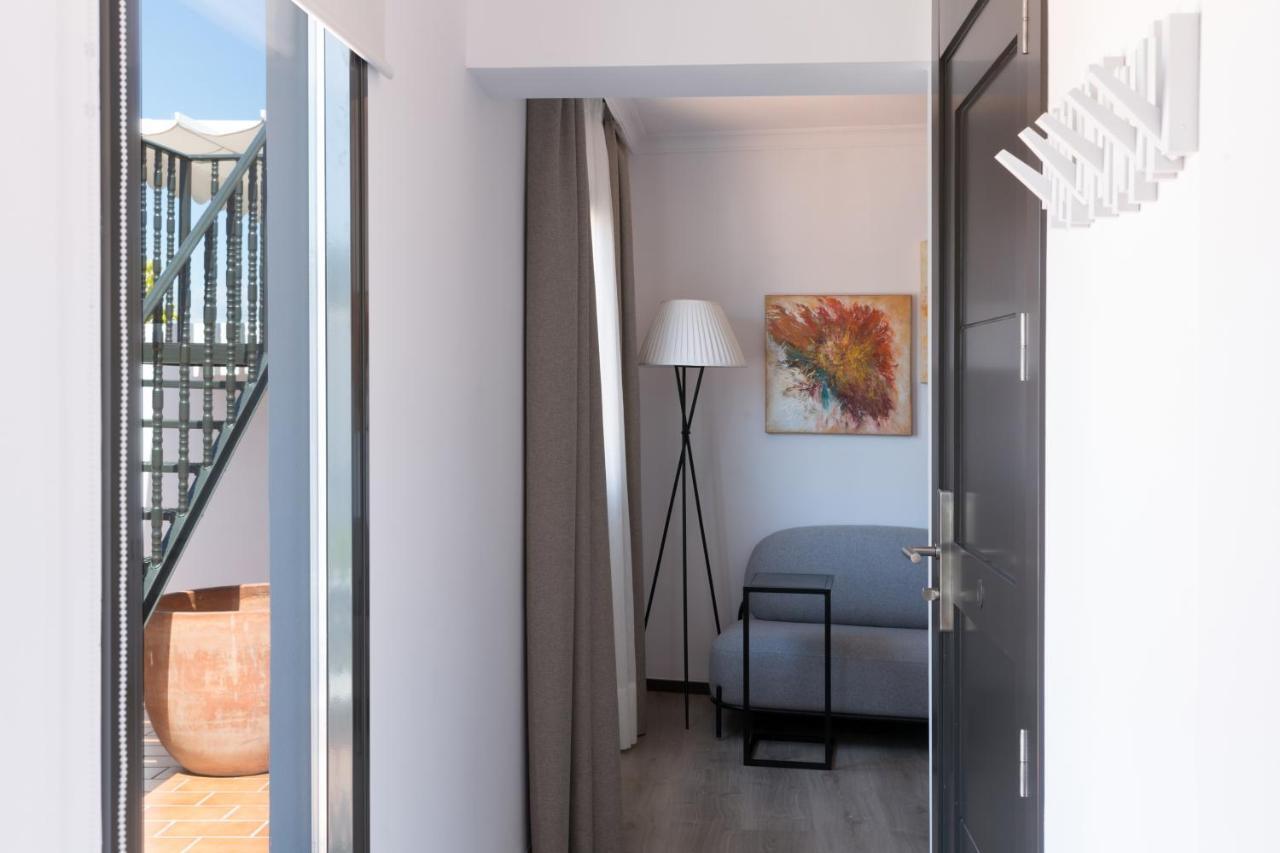 Puerta Catedral Holiday Suites Sevilla Exterior foto